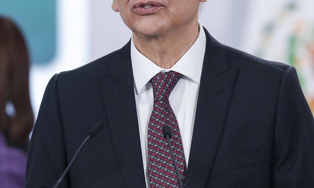 El director de Petróleos Mexicanos (Pemex) Víctor Rodríguez Padilla, habla en una rueda de prensa en Palacio Nacional de la Ciudad de México (México). Imagen de archivo. EFE/Isaac Esquivel