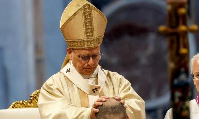 El papa León XIV preside una misa con ordenaciones sacerdotales, en la Basílica de San Pedro, Ciudad del Vaticano, el 26 de abril de 2026. EFE/EPA/GIUSEPPE LAMI