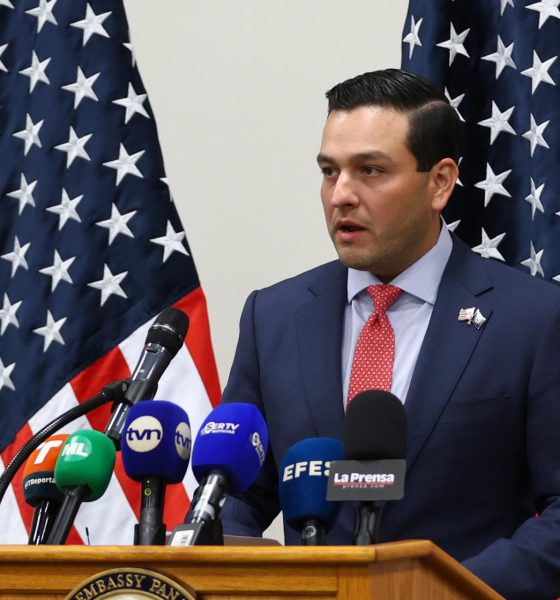 El embajador de Estados Unidos en Panamá, Kevin Cabrera, habla en una rueda de prensa en Ciudad de Panamá (Panamá). EFE/ Carlos Lemos