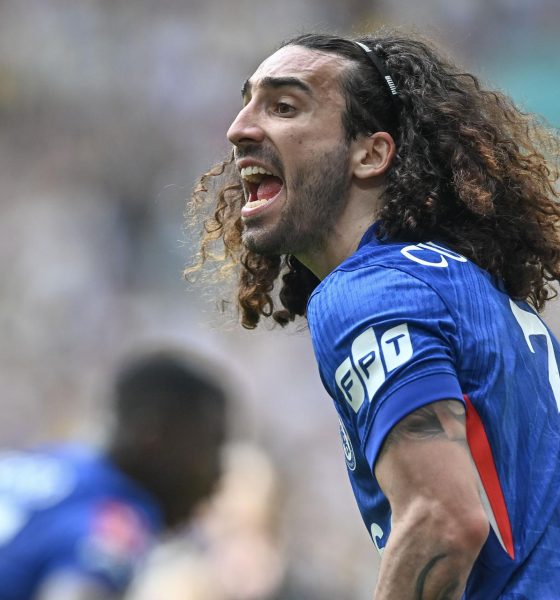 El jugador del Chelsea Marc Cucurella reacciona durante el partido de la segunda semifinal que han jugado Chelsea FC y Leeds United, en Londres, Reino Unido. EFE/EPA/VINCE MIGNOTT