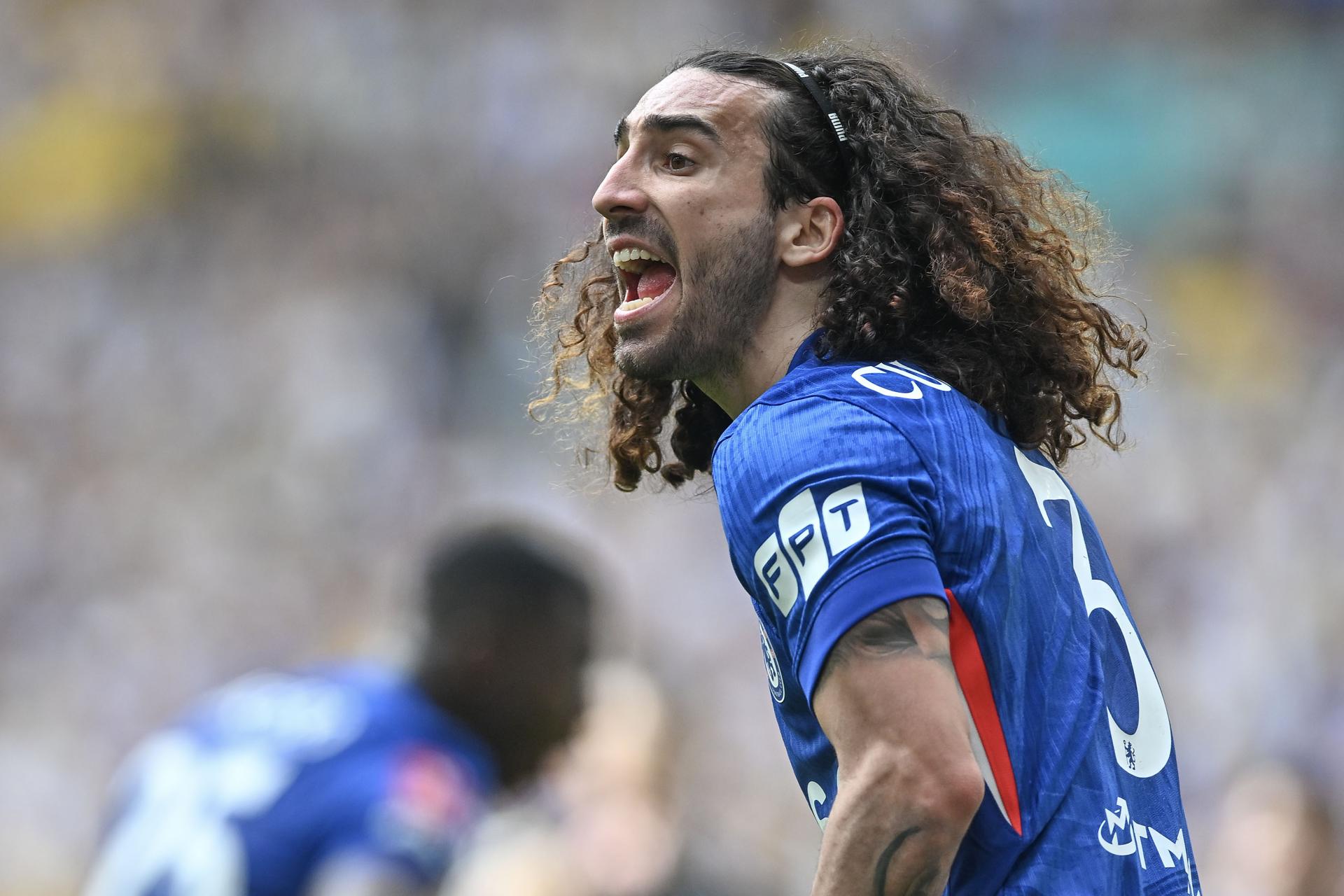 El jugador del Chelsea Marc Cucurella reacciona durante el partido de la segunda semifinal que han jugado Chelsea FC y Leeds United, en Londres, Reino Unido. EFE/EPA/VINCE MIGNOTT