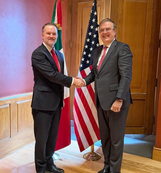 Fotografía cedida este lunes por la Secretaria de Economía, de su titular Marcelo Ebrard (d) junto al representante comercial de Estados Unidos, Jamieson Greer, durante una reunión en Ciudad de México (México). EFE/Secretaria de Economía/SOLO USO EDITORIAL/NO VENTAS/SOLO DISPONIBLE PARA ILUSTRAR LA NOTICIA QUE ACOMPAÑA (CRÉDITO OBLIGATORIO)