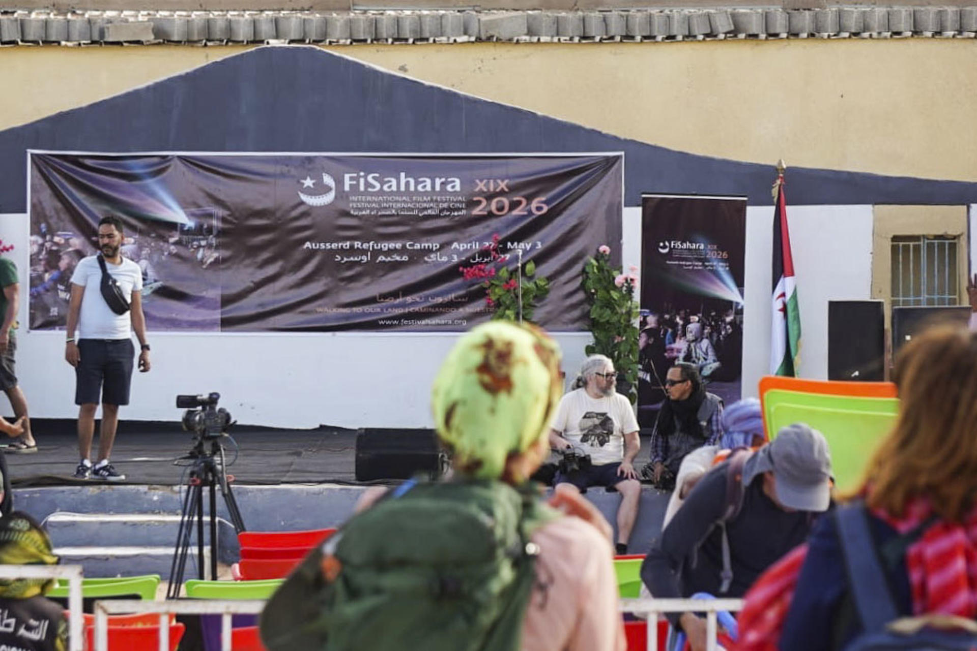 AUSERD (CAMPAMENTOS DE REFUGIADOS SAHARAUIS), 29/04/2026.- La wilaya (región) de Auserd acoge esta semana, tras dos años de ausencia, la XIX edición del Festival Internacional de Cine del Sáhara Occidental (FiSahara), que reúne a cineastas, artistas y activistas de derechos humanos de distintos países bajo el lema 'Caminando en nuestra tierra'. EFE/ Taher Mulay