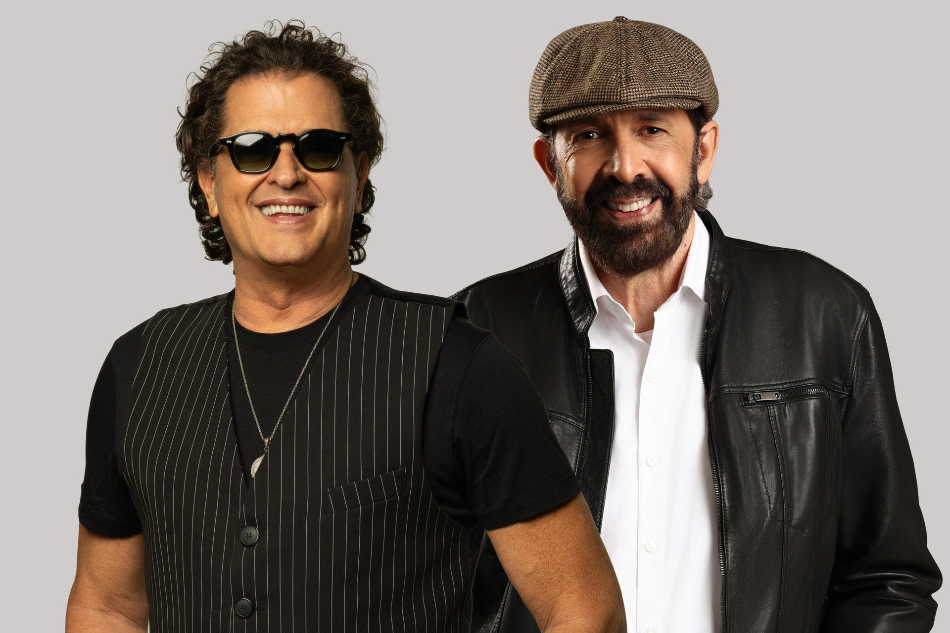 Fotografía cedida por Nevarez Communications donde aparece el colombiano Carlos Vives (i) y el dominicano Juan Luis Guerra. EFE/ Nevarez Communications /SOLO USO EDITORIAL/ NO VENTAS/ SOLO DISPONIBLE PARA ILUSTRAR LA NOTICIA QUE ACOMPAÑA (CRÉDITO OBLIGATORIO)
