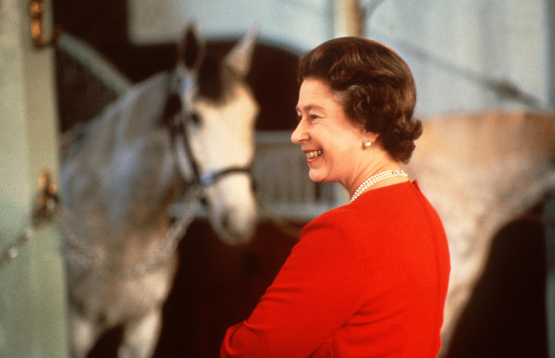 Imagen de archivo, de la década de 80, de la reina Isabel II. SIPA/EFE.