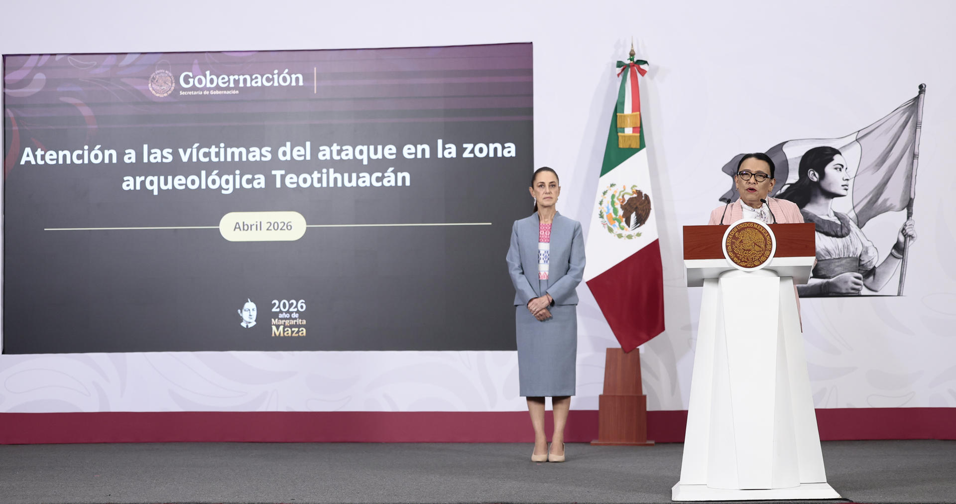 La secretaria de Gobernación de México, Rosa Icela Rodríguez (d), habla este martes durante una conferencia de prensa de la presidenta de México, Claudia Sheinbaum, en el Palacio Nacional de la Ciudad de México (México). EFE/José Méndez