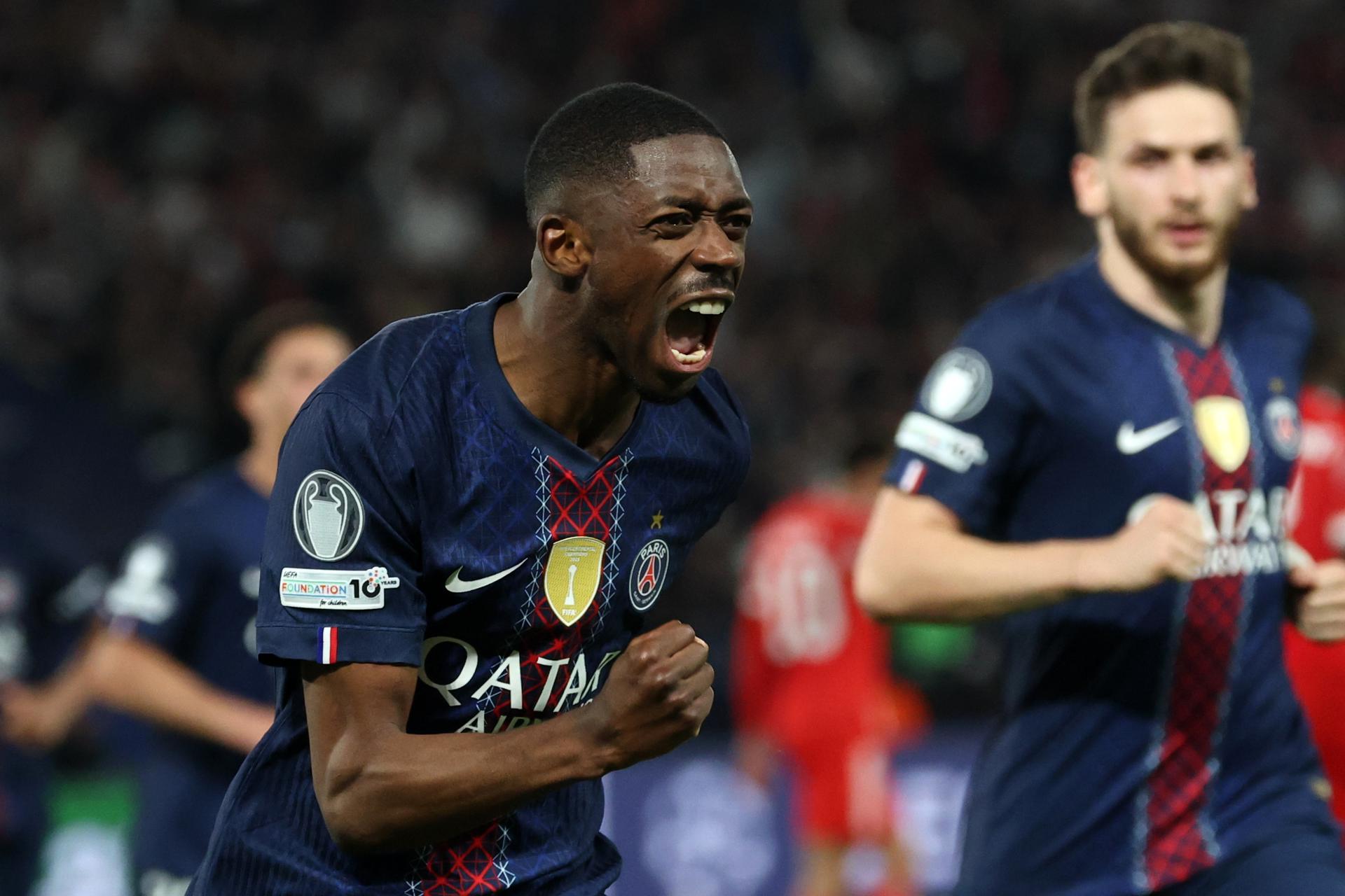 El jugador del PSG Ousmane Dembele celebra el 3-2 durante el partido de ida de semifinales que han jugado Paris Saint-Germain y Bayern Munich en París, Francia. EFE/EPA/MOHAMMED BADRA