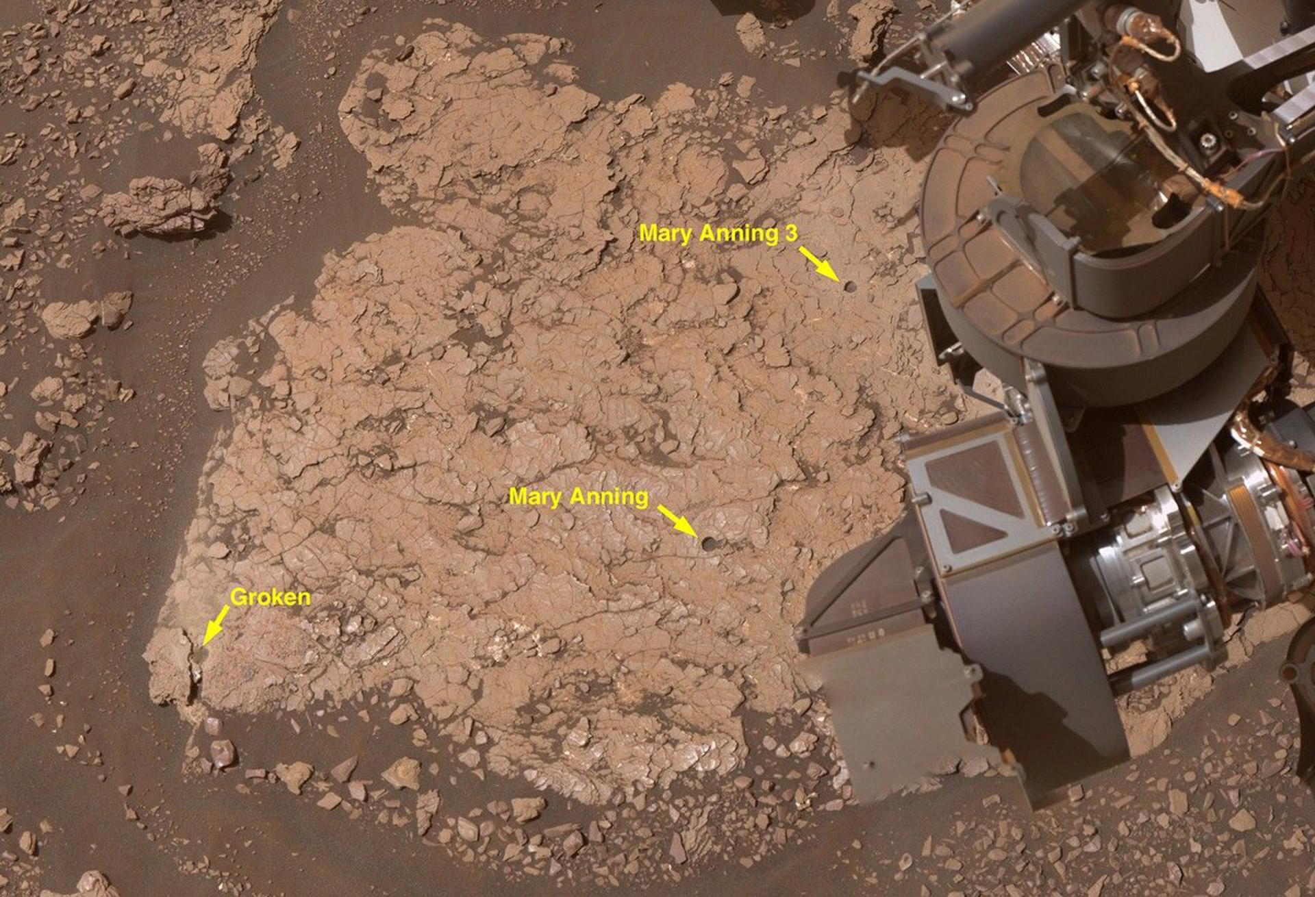 La cámara Mastcam del rover Curiosity de la NASA capturó este mosaico mientras exploraba la unidad arcillosa el 3 de febrero de 2019, donde se tomaron muestras que permitieron identificar diversas moléculas orgánicas en Marte. Fotografía facilitada por la NASA.