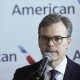 El encargado de negocios de Estados Unidos en Venezuela de American Airlines, John M. Barrett, habla en una rueda de prensa este jueves, durante los preparativos para recibir el vuelo con el que la compañía retoma su operación en la ruta Miami-Caracas en el Aeropuerto Internacional de Maiquetía (Venezuela). EFE/ Miguel Gutiérrez