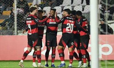 Bruno Henrique (c) de Flamengo celebra un gol en un partido de la fase de grupos de la Copa Libertadores. EFE/ Paloma Del Solar