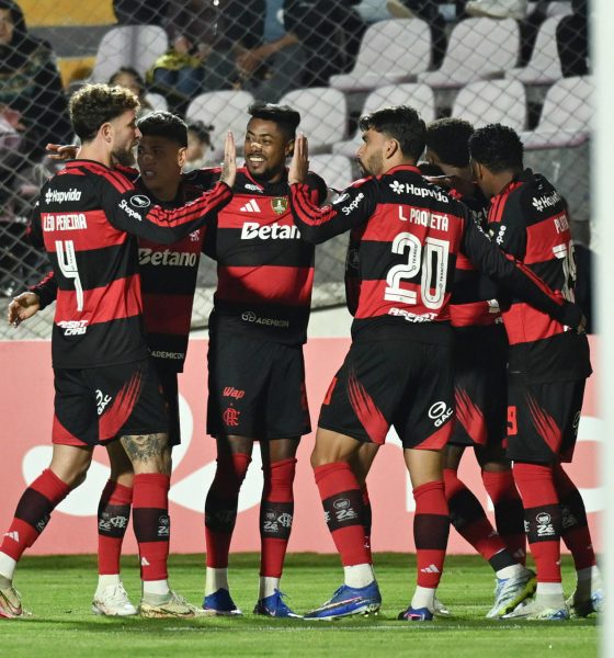 Bruno Henrique (c) de Flamengo celebra un gol en un partido de la fase de grupos de la Copa Libertadores. EFE/ Paloma Del Solar