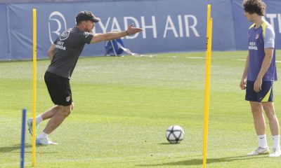 Simeone, durante el entrenamiento.-EFE/ Zipi Aragón