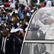 El Papa León XIV llega para oficiar la Santa Misa en Kilamba, Angola, 19 de abril de 2026. El Papa se encuentra en un viaje apostólico de once días a África, con paradas en Argelia, Camerún, Angola y Guinea Ecuatorial. (Papa, Camerún, Guinea Ecuatorial, República Guinea) EFE/EPA/LUCA ZENNARO
 
//////////
 
Kilamba (Angola), 19/04/2026.- Pope Leo XIV arrives to lead Holy Mass at Kilamba, Angola, 19 April 2026. The Pope is on an eleven-day apostolic journey to Africa, with stops in Algeria, Cameroon, Angola, and Equatorial Guinea. (Papa, Camerún, Guinea Ecuatorial, República Guinea) EFE/EPA/LUCA ZENNARO