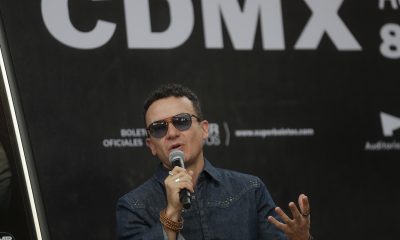 El cantante colombiano Juan Fernando Fonseca habla durante una rueda de prensa este martes, en Ciudad de México (México). EFE/ Isaac Esquivel