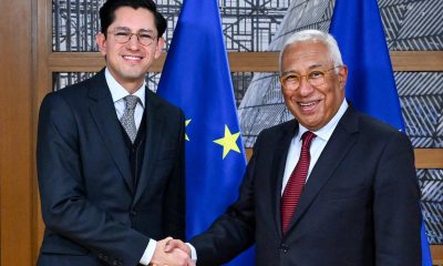 Fotografía cedida por la Secretaria de Relaciones Exteriores de México que muestra a su nuevo secretario Roberto Velasco (i), saludando al presidente del Consejo Europeo, António Costa, al termino de una reunión este martes, en Ciudad de México (México). EFE/ Secretaria de Relaciones Exteriores /SOLO USO EDITORIAL/ NO VENTAS/ SOLO DISPONIBLE PARA ILUSTRAR LA NOTICIA QUE ACOMPAÑA (CRÉDITO OBLIGATORIO)