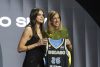 La mexicana Gabriela Jáquez (i) posa junto a la comisionada de la WNBA, Cathy Engelbert, tras ser seleccionada este lunes en Nueva York en el quinto lugar el draft por Chicago Sky. EFE/ Ángel Colmenares