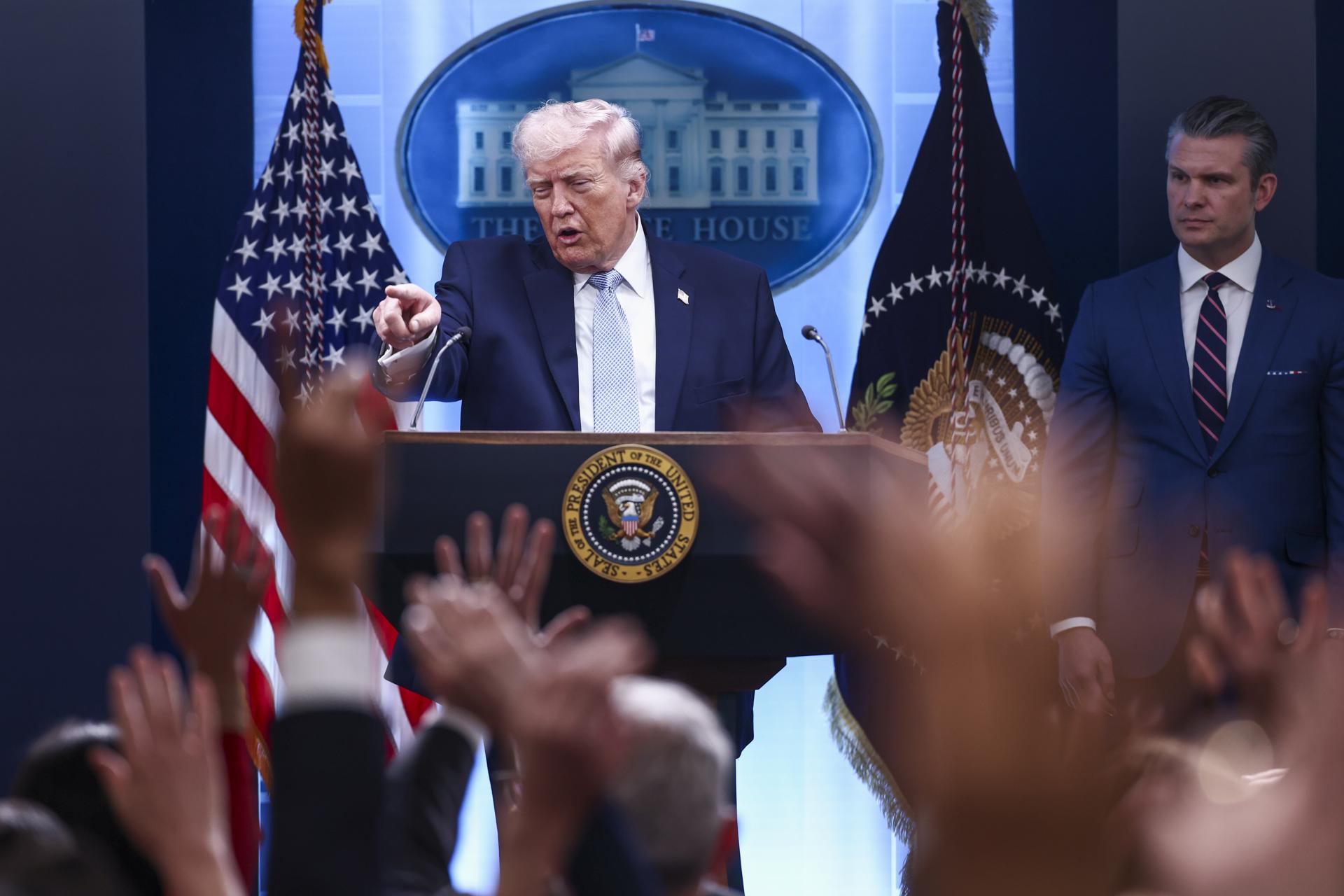 Foto de archivo del presidente Donald Trump este 6 de abril de 2026. EFE/JIM LO SCALZO