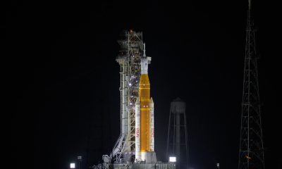 otografía cedida por la NASA donde se muestra el cohete del Sistema de Lanzamiento Espacial (SLS) y la nave espacial Orion de la misión Artemis II instalados sobre una plataforma de lanzamiento móvil en el Complejo de Lanzamiento 39B del Centro Espacial Kennedy en Cabo Cañaveral, Florida (EE.UU.). EFE/Bill Ingalls /NASA /SOLO USO EDITORIAL /NO VENTAS /SOLO DISPONIBLE PARA ILUSTRAR LA NOTICIA QUE ACOMPAÑA /CRÉDITO OBLIGATORIO