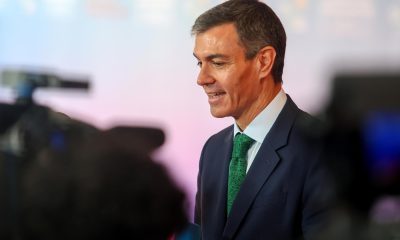 El presidente del Gobierno español, Pedro Sánchez, habla con la prensa durante una reunión informal de los Jefes de Estado o de Gobierno de la UE en Lefkosia, Chipre, 24 de abril de 2026. EFE/EPA/GEORGE CHRISTOFOROU