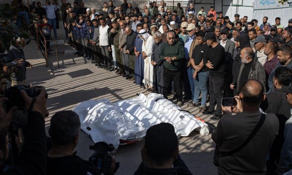 Palestinos muertos en un bombardeo israelí el 21 de abril de 2026. EFE/EPA/HAITHAM IMAD