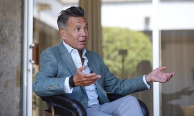 El gobernador de Jalisco, Pablo Lemus, habla en una entrevista con EFE este jueves, en la ciudad de Guadalajara, (México). EFE/ Francisco Guasco