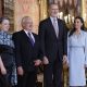 Los reyes Felipe VI y Letizia de España (d) con el escritor mexicano Gonzalo Celorio, Premio Cervantes 2025,  y su esposa Silvia Garza (i), este miércoles en el Palacio Real de Madrid. EFE/ Mariscal