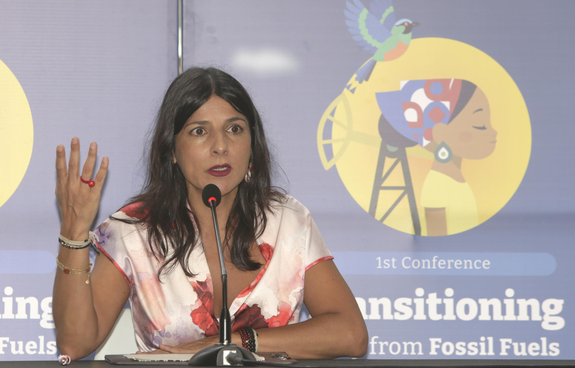 La ministra de Ambiente de Colombia, Irene Vélez, habla en la rueda de prensa inaugural de la primera Conferencia para la Transición más allá de los Combustibles Fósiles este viernes, en Santa Marta (Colombia). EFE/ Ricardo Maldonado Rozo
