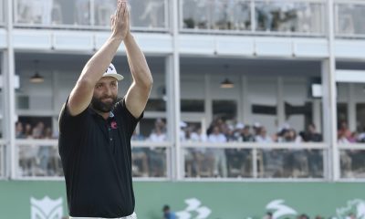 Jon Rahm del equipo Legión XIII festeja tras ganar este domingo, en la cuarta ronda del LIV Golf en el Club de Golf Chapultepec en Ciudad de México (México). EFE/ José Méndez