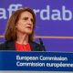 Teresa Ribera, Vicepresidenta Ejecutiva de la Comisión Europea, este miércoles en una rueda de prensa sobre energía tras la reunión del Colegio de Comisarios de la Comisión Europea en la sede del Berlaymont en Bruselas, Bélgica. Las conversaciones abordan la iniciativa 'AccelerateEU' en el contexto de una crisis energética renovada provocada por el conflicto de Irán y las interrupciones en los flujos globales de petróleo y gas a través del Estrecho de Ormuz, según la Comisión Europea. EFE/EPA/OLIVIER HOSLET