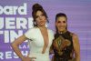 La cantante Gloria Trevi (i) posa junto a la periodista y escritora Leila Cobo en la alfombra rosa de las ‘Mujeres Latinas en la Música 2026’ este jueves, en los estudios de Telemundo en Miami (EE.UU.). EFE/ Alberto Boal
