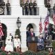 El presidente de Estados Unidos, Donald Trump, habla durante la ceremonia de bienvenida del rey Carlos III, de Reino Unido, en el jardín sur de la Casa Blanca. EFE/Luke Johnson