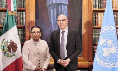 Fotografía cedida por la Secretaria de Gobernación de México (Segob), de su titular Rosa Icela Rodríguez (i), posando durante una reunión con el alto comisionado de la ONU para los Derechos Humanos, Volker Türk, este lunes la Ciudad de México (México). EFE/Secretaria de Gobernación/SOLO USO EDITORIAL/NO VENTAS/SOLO DISPONIBLE PARA ILUSTRAR LA NOTICIA QUE ACOMPAÑA (CRÉDITO OBLIGATORIO)