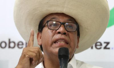 El candidato a la Presidencia de Perú por el partido Juntos por el Perú, Roberto Sánchez, habla durante una rueda de prensa este martes, en Lima (Perú). EFE/ Paolo Aguilar