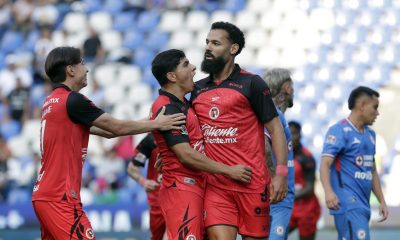 Mourad El Ghezouani (c), de Tijuana, celebra un gol durante un partido por la jornada 15 del torneo Clausura 2026 de la Liga MX en el estadio Cuauhtémoc en Puebla (México). EFE/Hilda Ríos