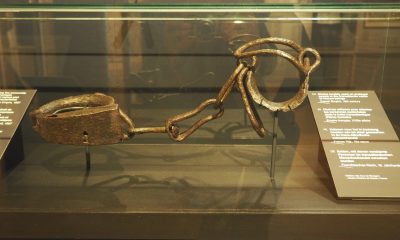 La Casa de la Historia Europea, un museo fundado por el Parlamento Europeo en Bruselas, acoge a partir de este sábado una nueva exposición temporal que pone bajo el punto de mira el pasado colonial de Europa y sus secuelas a día de hoy a través de obras de arte contemporáneo y experiencias personales de sus supervivientes y descendientes. La exposición '¿Poscolonial?' explora así la problemática historia de los imperios europeos que colonizaron territorios por todos los continentes, esclavizaron a sus poblaciones y protagonizaron sangrientas guerras para mantener el control sobre sus recursos. EFE/Paula Andrés