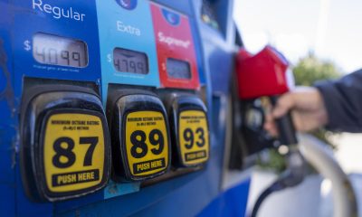 Fotografía de archivo que muestra precios en una estación de gasolina en Nueva York (Estados Unidos). EFE/ Ángel Colmenares