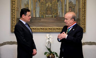 Fotografía cedida por el Ministerio de Relaciones Exteriores de Paraguay de su canciller Rubén Ramírez (i) hablando con el secretario general de la Organización de Estados Iberoamericanos para la Educación, la Ciencia y la Cultura (OEI), Mariano Jabonero, en Asunción (Paraguay). EFE/ Ministerio de Relaciones Exteriores de Paraguay