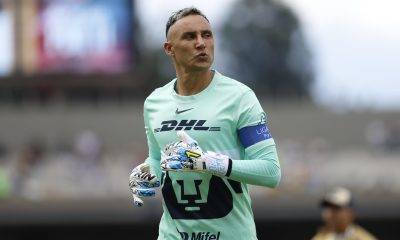 Keylor Navas de Pumas calienta previo a un partido de la Liga MX en el estadio Olímpico Universitario en Ciudad de México (México). Fotografía de archivo. EFE/Sáshenka Gutiérrez