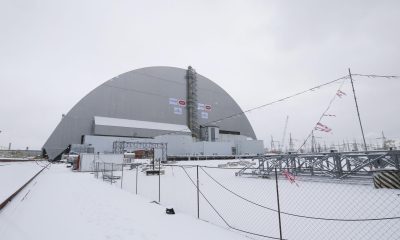 Vista general del sarcófago protector colocado sobre el cuarto reactor de la central nuclear de Chernóbil, en Ucrania. Imagen de archivo. EFE/SERGEY DOLZHENKO
