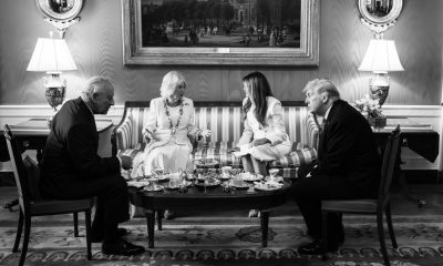 Fotografía publicada en la cuenta oficial de la primera dama Melania Trump que muestra al presidente de Estados Unidos, Donald Trump (d), y a su esposa Melania junto a los reyes británicos, Carlos III y Camila, tomando té en el Salón Verde de la Casa Blanca en primero de los cuatro días de su visita de Estado. EFE/ Oficina de la primera dama de EE.UU.  - SOLO USO EDITORIAL/SOLO DISPONIBLE PARA ILUSTRAR LA NOTICIA QUE ACOMPAÑA (CRÉDITO OBLIGATORIO) -