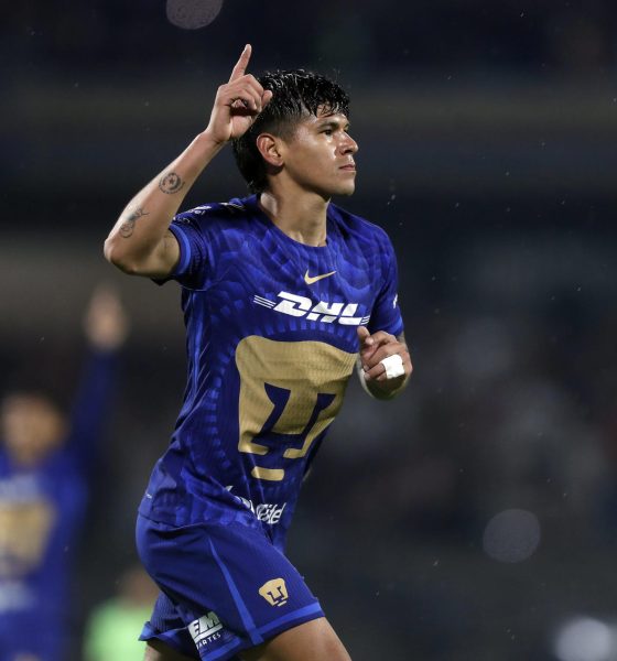 Robert Morales de Pumas celebra un gol este martes, durante un juego por la jornada 16 del torneo Clausura 2026 de la Liga MX, en el estadio Olímpico Universitario en Ciudad de México (México). EFE/Isaac Esquivel