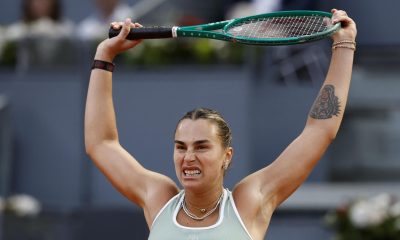 La tenista bielorrusa Aryna Sabalenka durante su encuentro ante la rumana Jaqueline Cristian correspondiente a la ronda de 32 del Mutua Madrid Open, este sábado en la Caja Mágica de Madrid. EFE/ Chema Moya