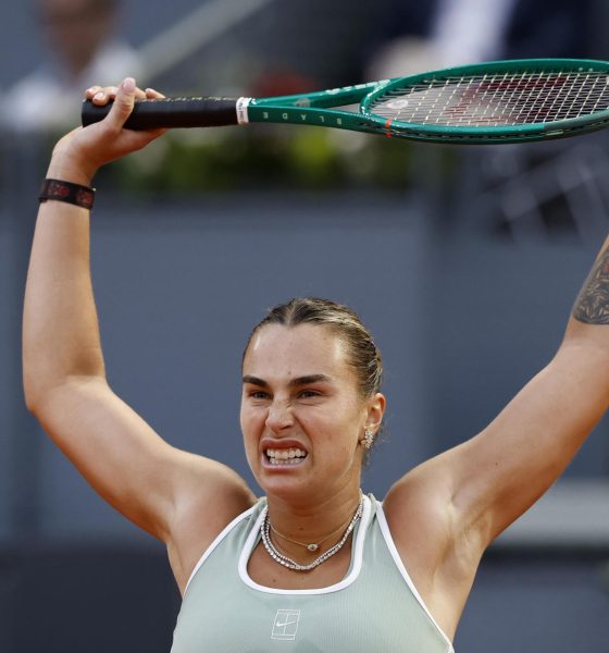 La tenista bielorrusa Aryna Sabalenka durante su encuentro ante la rumana Jaqueline Cristian correspondiente a la ronda de 32 del Mutua Madrid Open, este sábado en la Caja Mágica de Madrid. EFE/ Chema Moya