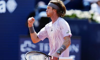 El tenista ruso Andrei Rublev durante el partido contra el serbio Hamad Medjedovic de semifinales del Open Banc de Sabadell - Torneo Conde de Godó, este sábado en Barcelona. EFE/Alejandro García