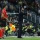 El entrenador del Real Madrid, Álvaro Arbeloa (dcha), da instrucciones a sus jugadores durante el partido de la jornada 33 de LaLiga disputado ante el Deportivo Alavés en el estadio Santiago Bernabéu, en Madrid. EFE/J.J. Guillén