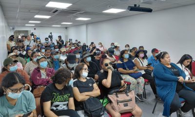 Familiares de ciudadanos peruanos que están en la guerra en Ucrania participan en una reunión en Lima (Perú). EFE/ Paula Bayarte