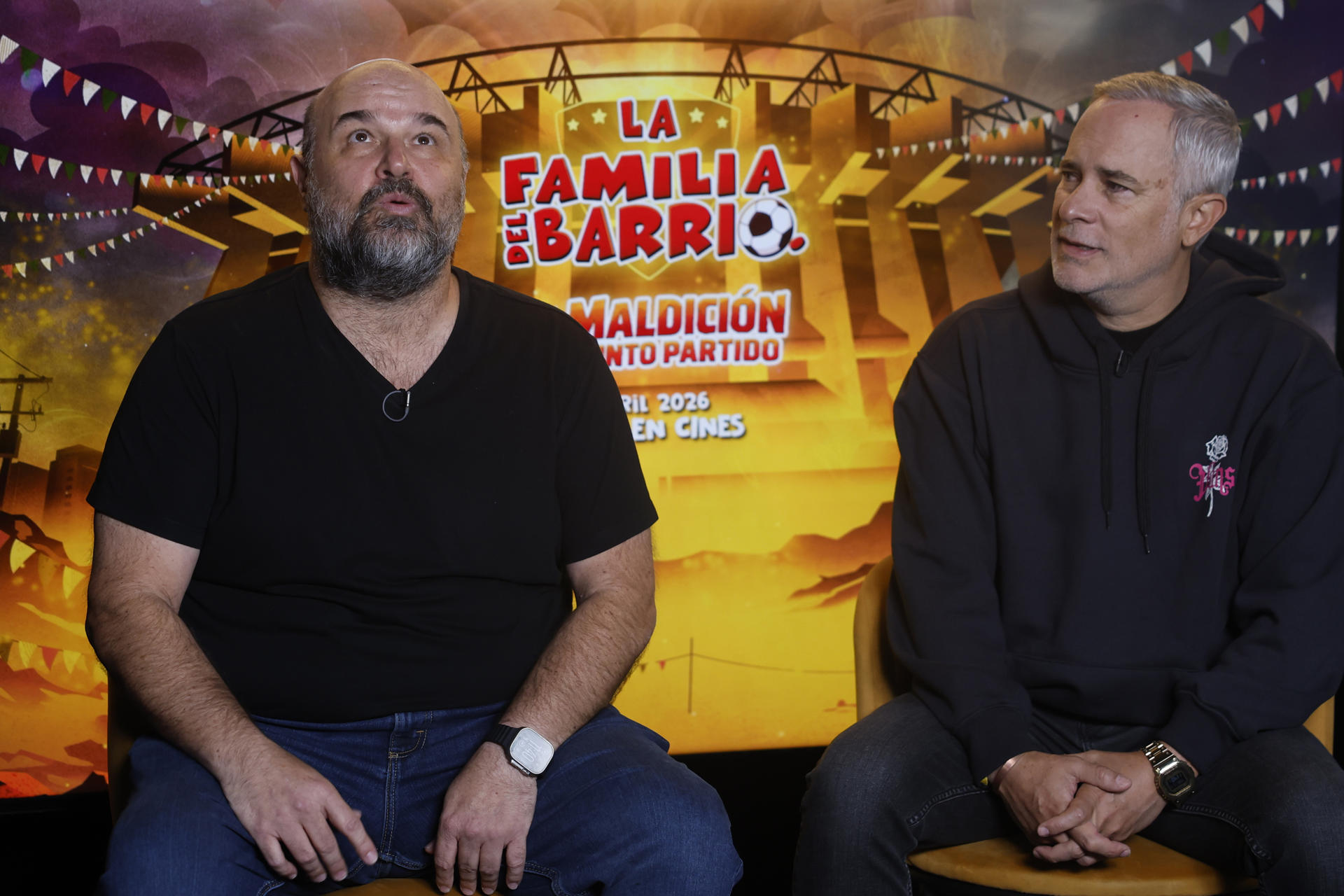 Los creadores de la película de animación ‘La familia del barrio: la maldición del quinto partido’, Sergio Lebrija (i) y Arturo Navarro participan durante una entrevista con EFE este martes, en Ciudad de México, (México). EFE/ Sáshenka Gutiérrez