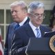 El presidente de Estados Unidos, Donald Trump, amenazó este miércoles con despedir al presidente de la Reserva Federal (Fed), Jerome Powell , si este permanece en el banco central al finalizar su mandato como director el próximo mayo, según afirmó en una entrevista con el canal Fox Business. EFE/ Michael Reynolds
