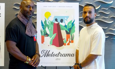 El actor nacido en Haití Jimmy Jean-Louis (i) y el director de la película 'Melodrama', Andrés Farias, posan durante una entrevista con EFE este viernes en Miami (Estados Unidos). EFE/ Alberto Boal