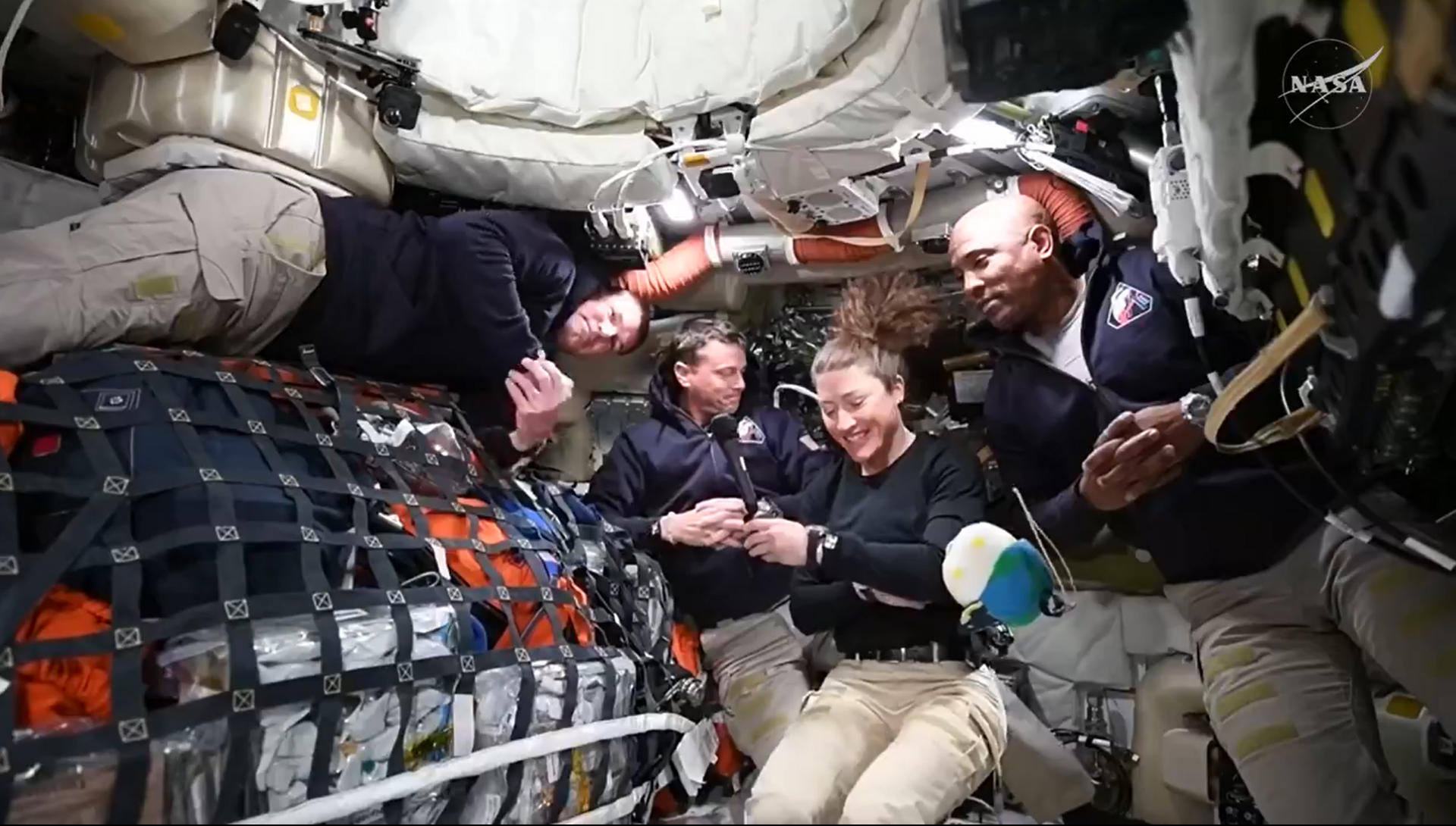 CABO CAÑAVERAL, 03/04/2026.- Imagen distribuida por la NASA que muestra a los cuatro astronautas de Artemis II dentro de la nave Orión. EFE/ NASA **SOLO USO EDITORIAL/SOLO DISPONIBLE PARA ILUSTRAR LA NOTICIA QUE ACOMPAÑA (CRÉDITO OBLIGATORIO)***